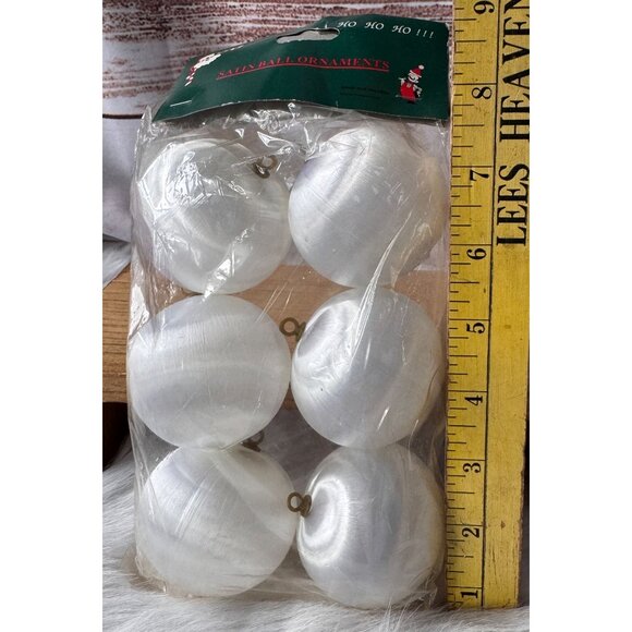 NOS Vintage Set of 6 White Silk, Satin Spun Christmas Tree Ornaments - Picture 5 of 7